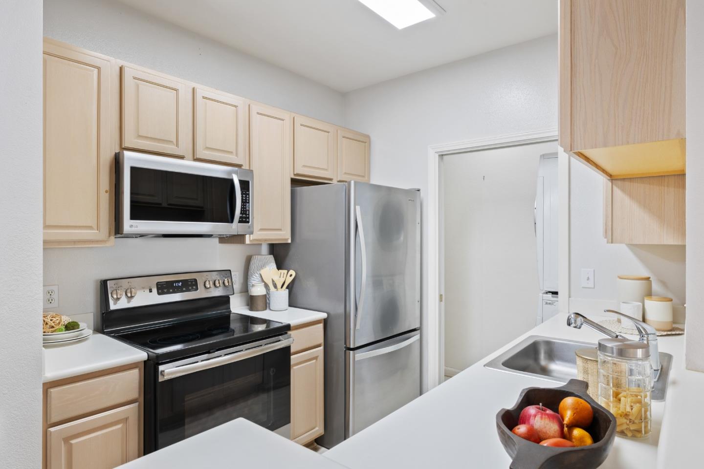 Detail Gallery Image 9 of 27 For 2255 Showers Dr #141,  Mountain View,  CA 94040 - 2 Beds | 2 Baths