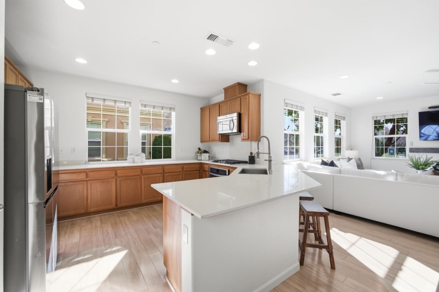 Detail Gallery Image 10 of 37 For 115 Lusitano Way, Gilroy,  CA 95020 - 4 Beds | 2/1 Baths