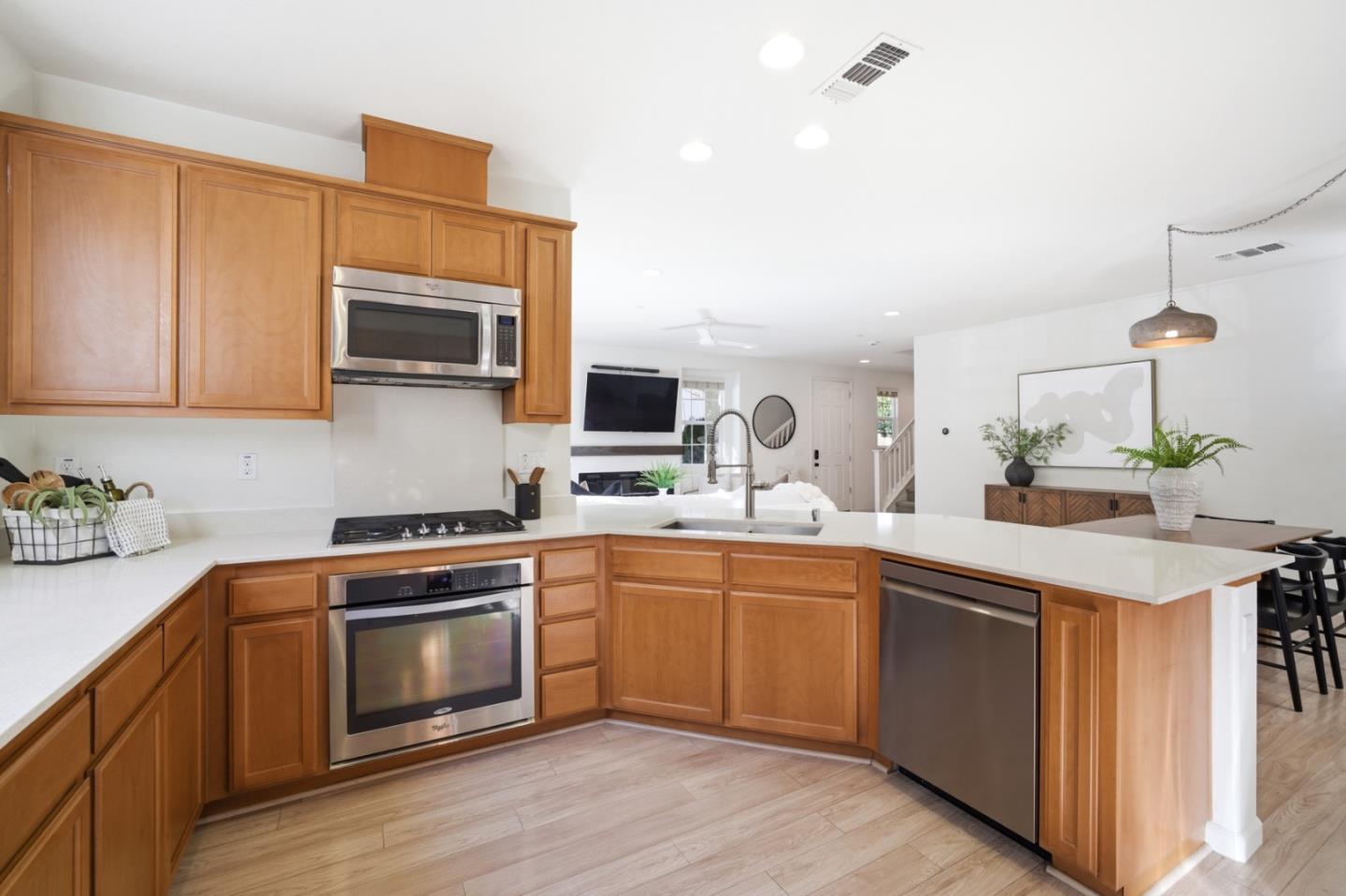 Detail Gallery Image 11 of 37 For 115 Lusitano Way, Gilroy,  CA 95020 - 4 Beds | 2/1 Baths