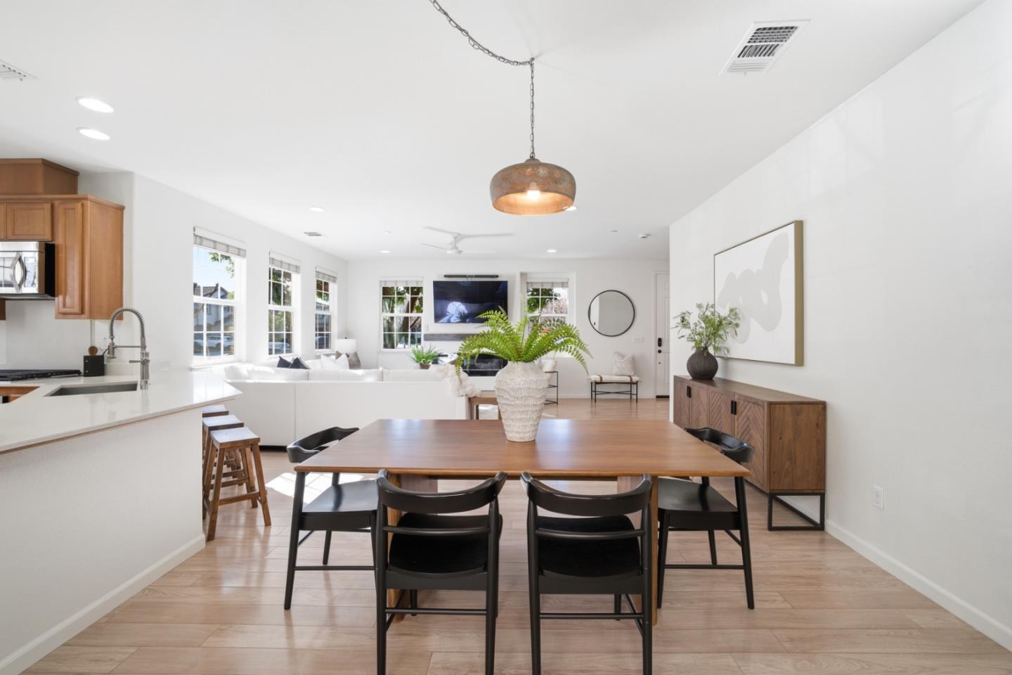 Detail Gallery Image 16 of 37 For 115 Lusitano Way, Gilroy,  CA 95020 - 4 Beds | 2/1 Baths