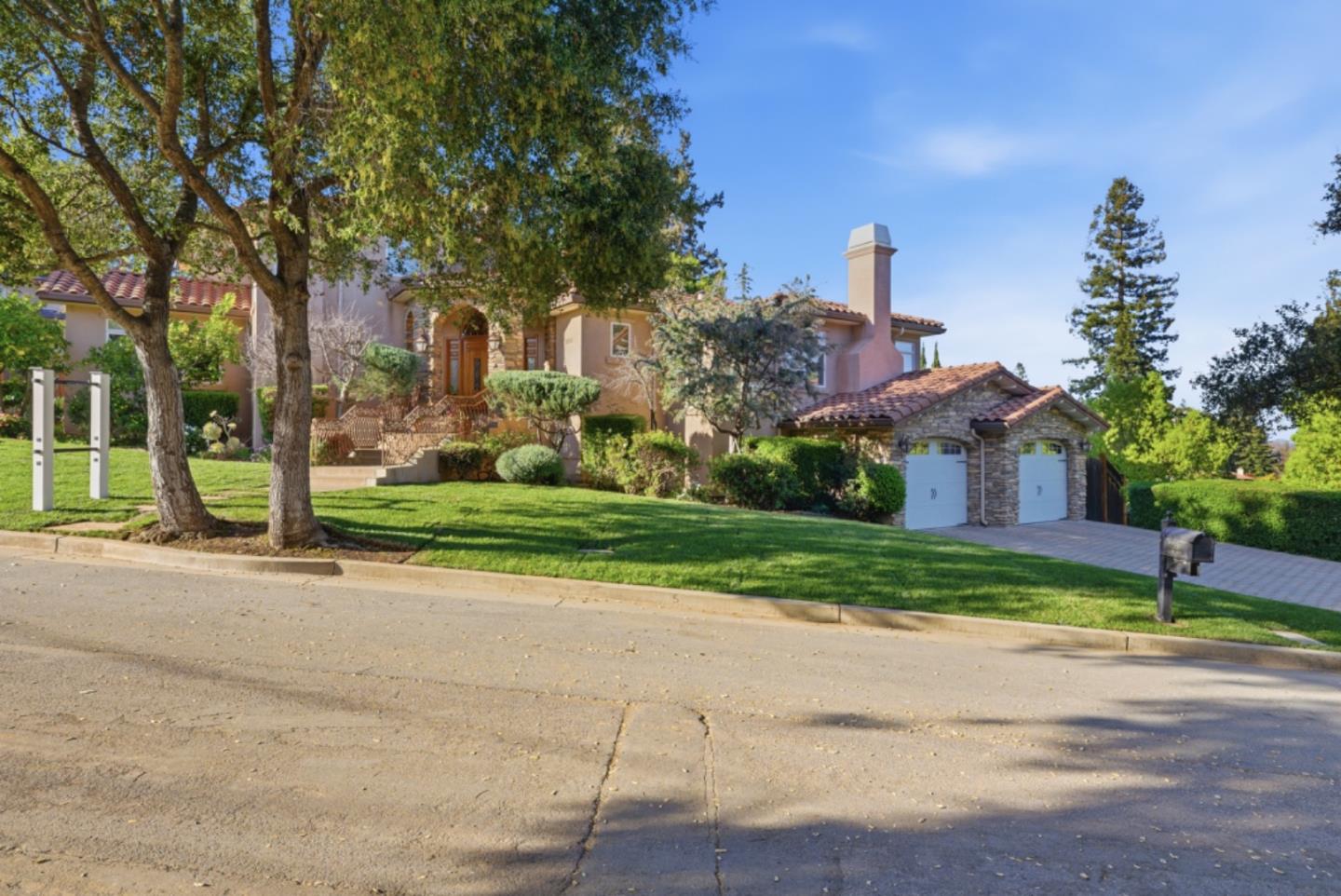 Detail Gallery Image 4 of 55 For 22551 Ricardo Rd, Cupertino,  CA 95014 - 5 Beds | 3/1 Baths