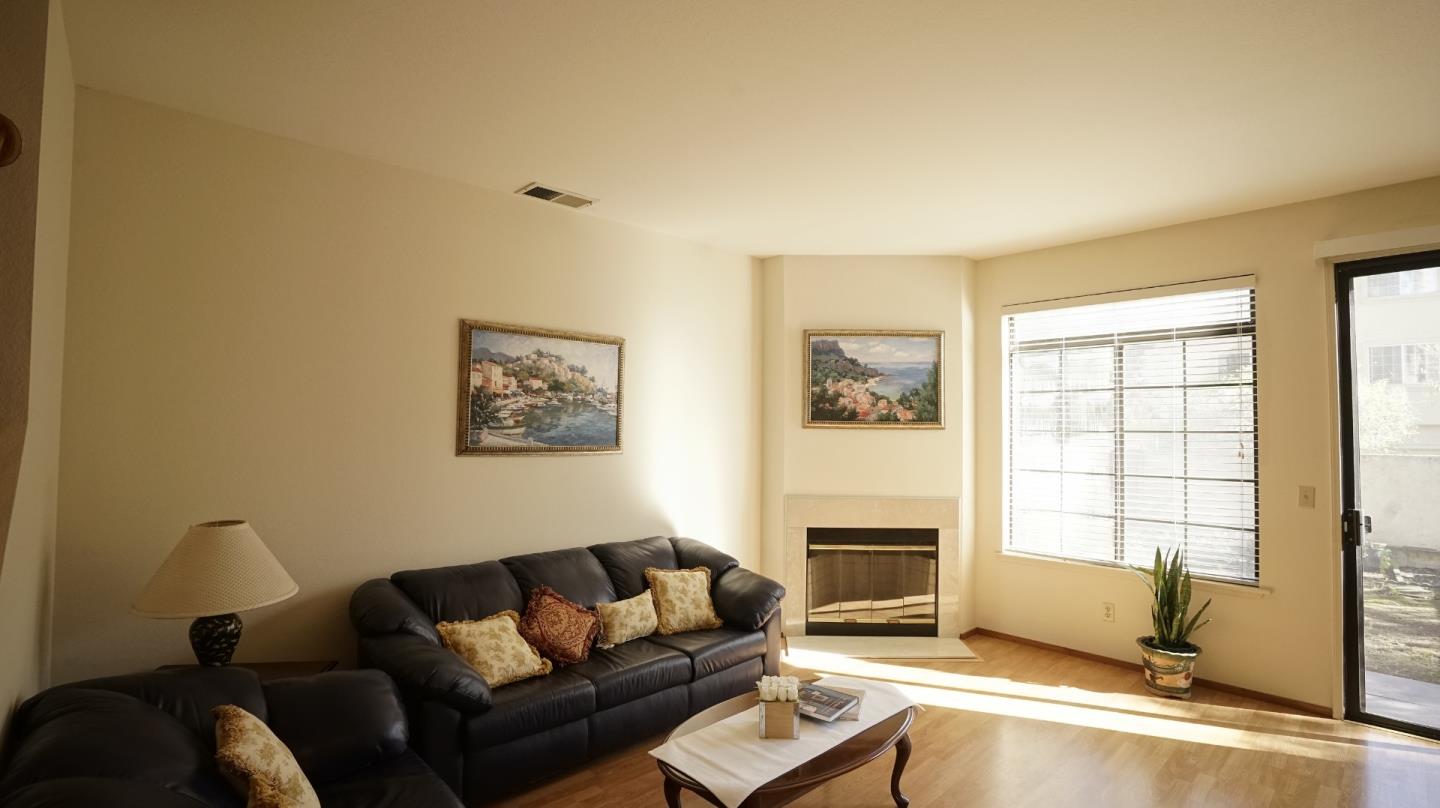 Detail Gallery Image 3 of 12 For 62 Washington Square Dr, Milpitas,  CA 95035 - 2 Beds | 2/1 Baths