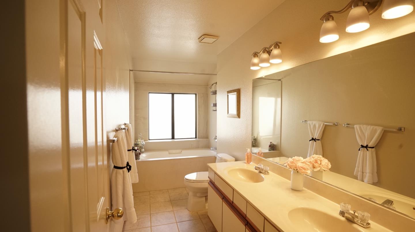 Detail Gallery Image 8 of 12 For 62 Washington Square Dr, Milpitas,  CA 95035 - 2 Beds | 2/1 Baths