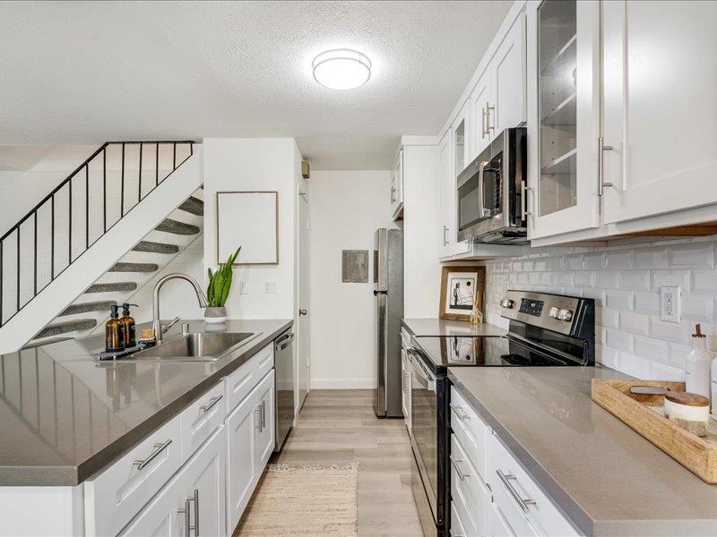 Detail Gallery Image 4 of 25 For 4475 Diamond St #3,  Capitola,  CA 95010 - 2 Beds | 1 Baths