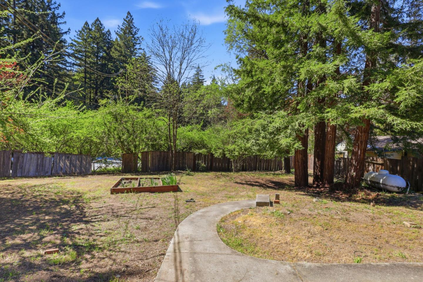 Detail Gallery Image 12 of 45 For 17760 China Grade Rd, Boulder Creek,  CA 95006 - 3 Beds | 2 Baths