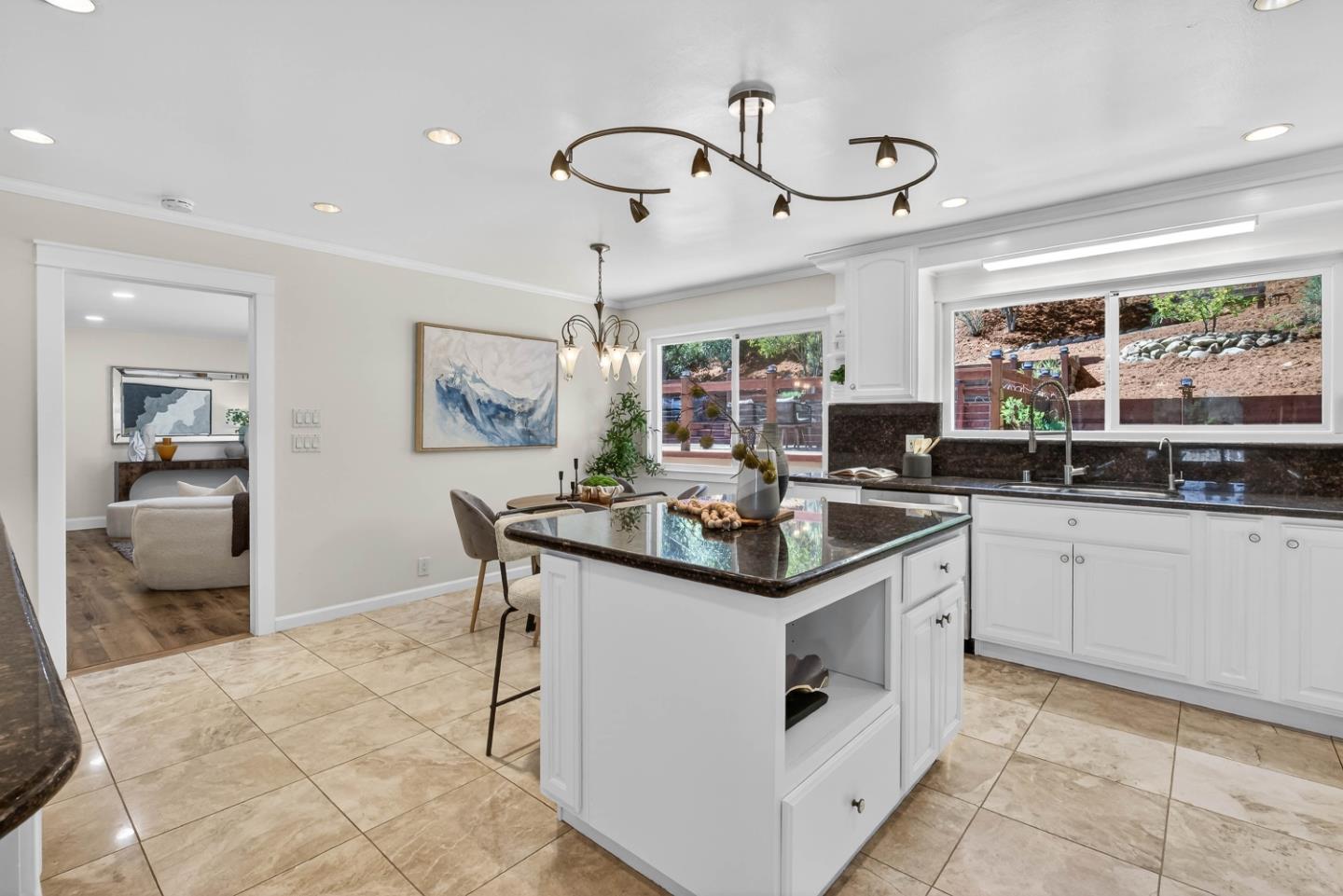 Detail Gallery Image 11 of 37 For 10471 Scenic Blvd, Cupertino,  CA 95014 - 4 Beds | 3 Baths