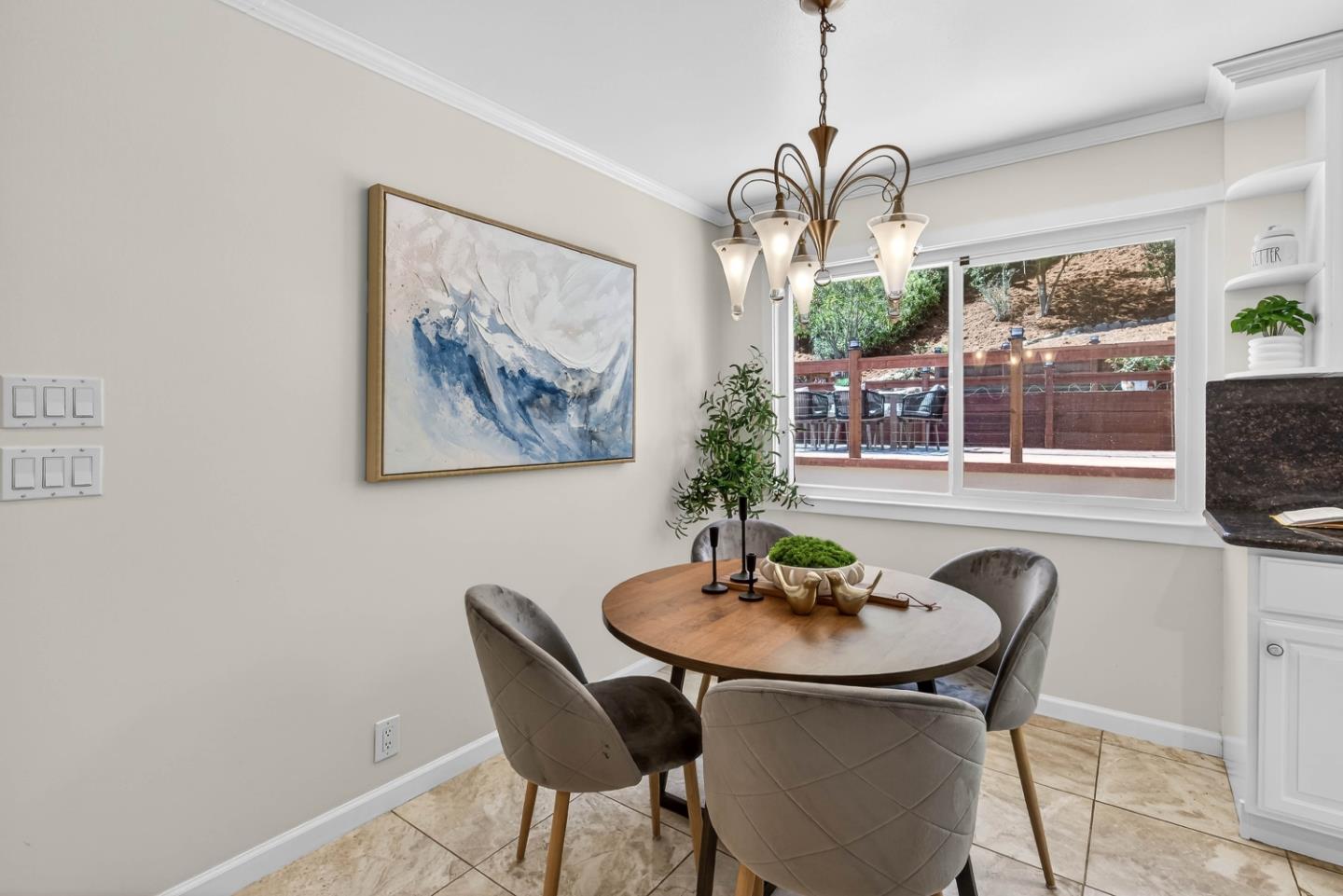 Detail Gallery Image 14 of 37 For 10471 Scenic Blvd, Cupertino,  CA 95014 - 4 Beds | 3 Baths