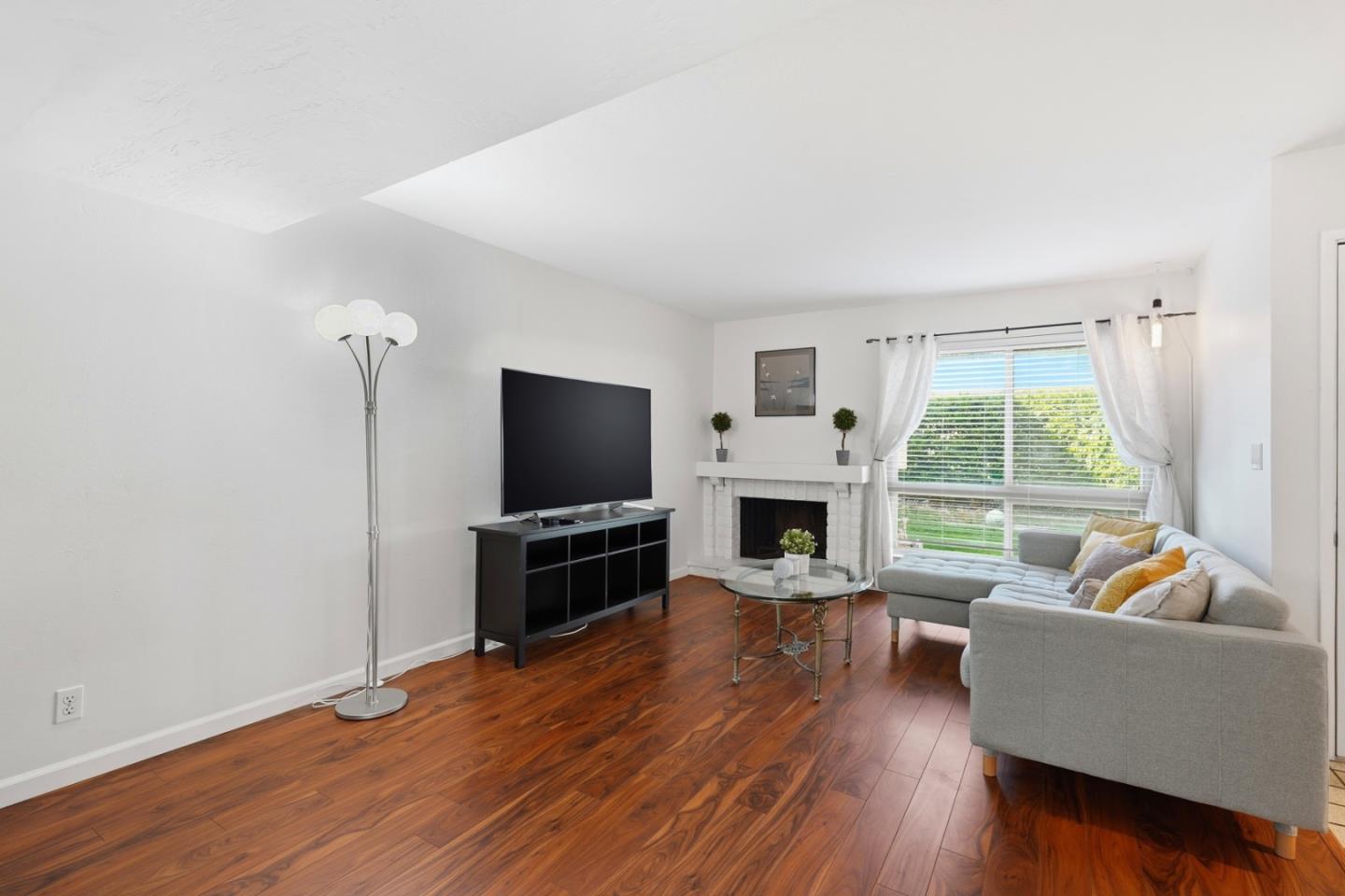 Detail Gallery Image 4 of 30 For 1535 Huddersfield Ct, San Jose,  CA 95126 - 2 Beds | 1/1 Baths