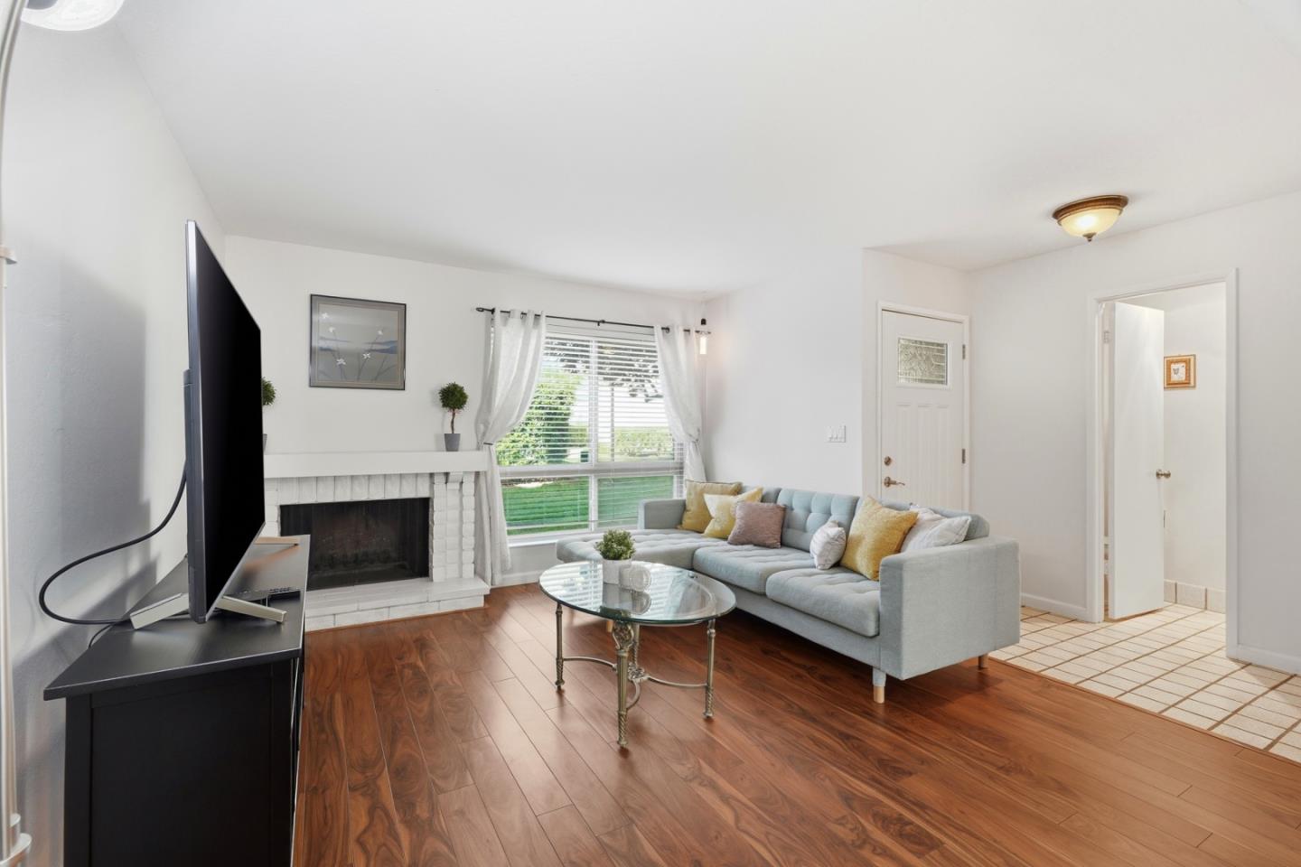 Detail Gallery Image 5 of 30 For 1535 Huddersfield Ct, San Jose,  CA 95126 - 2 Beds | 1/1 Baths