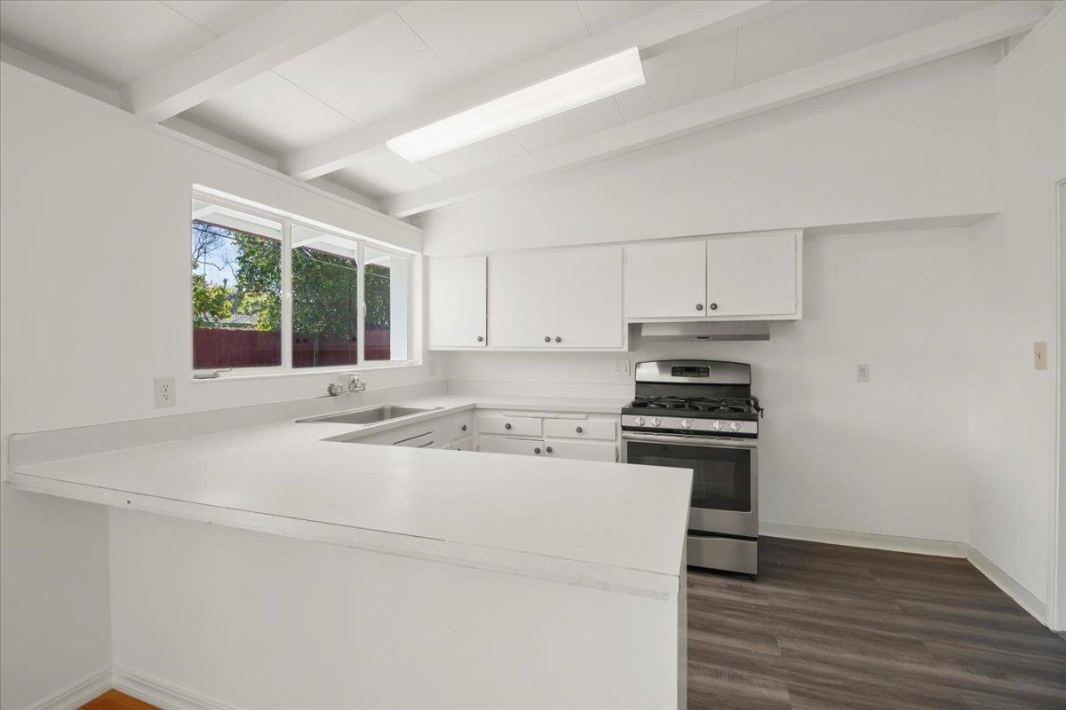 Detail Gallery Image 14 of 28 For 832 Pebblelake Ct, Sunnyvale,  CA 94089 - 3 Beds | 2 Baths