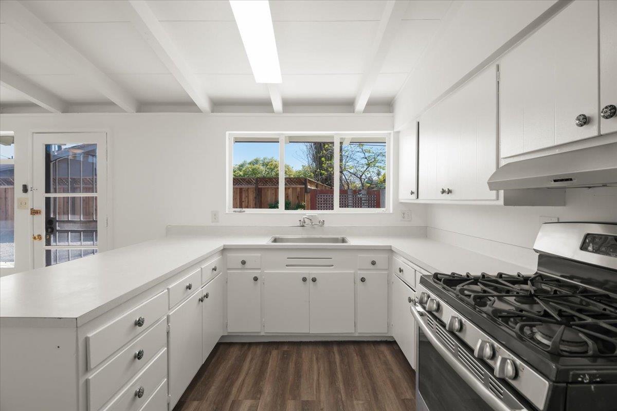 Detail Gallery Image 15 of 28 For 832 Pebblelake Ct, Sunnyvale,  CA 94089 - 3 Beds | 2 Baths