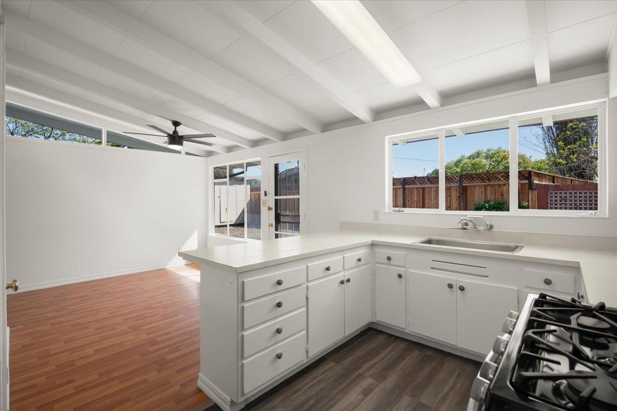 Detail Gallery Image 16 of 28 For 832 Pebblelake Ct, Sunnyvale,  CA 94089 - 3 Beds | 2 Baths