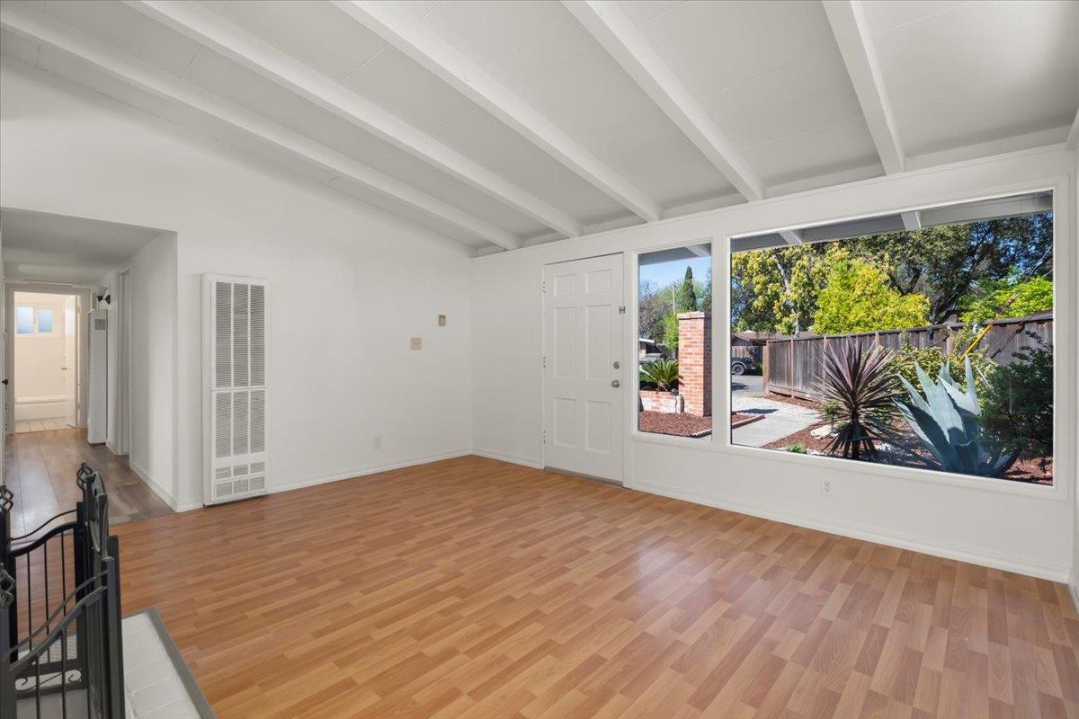 Detail Gallery Image 9 of 28 For 832 Pebblelake Ct, Sunnyvale,  CA 94089 - 3 Beds | 2 Baths