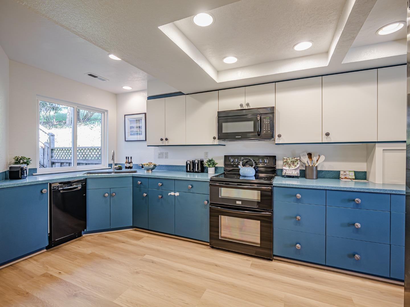 Detail Gallery Image 24 of 51 For 3518 Dover Dr, Santa Cruz,  CA 95065 - 3 Beds | 2/1 Baths