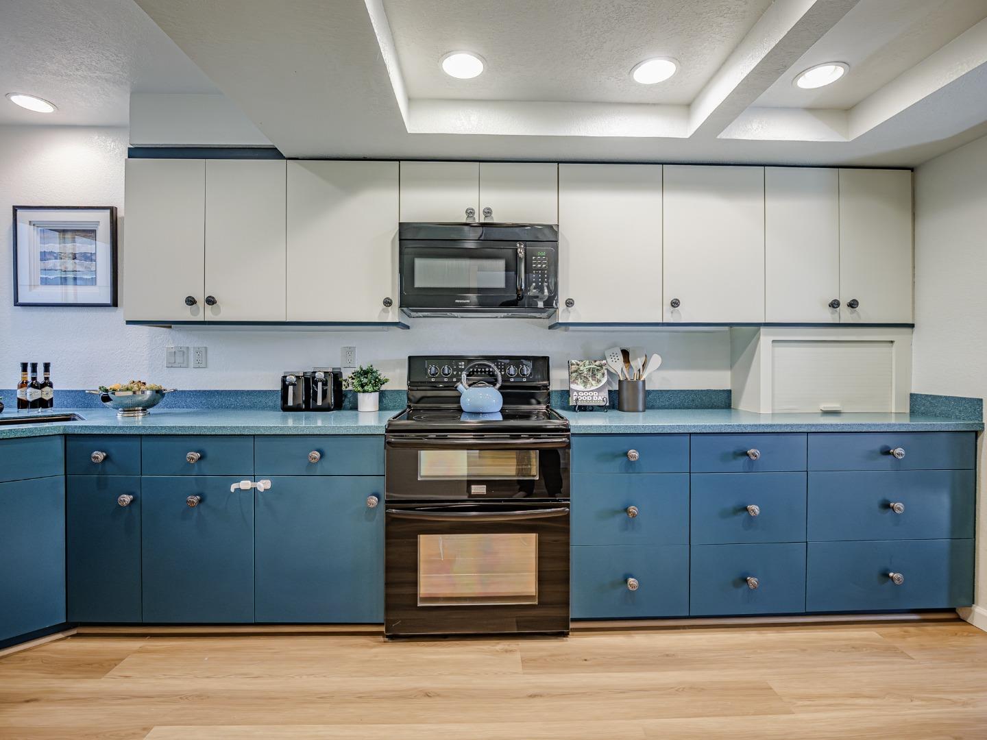 Detail Gallery Image 26 of 51 For 3518 Dover Dr, Santa Cruz,  CA 95065 - 3 Beds | 2/1 Baths