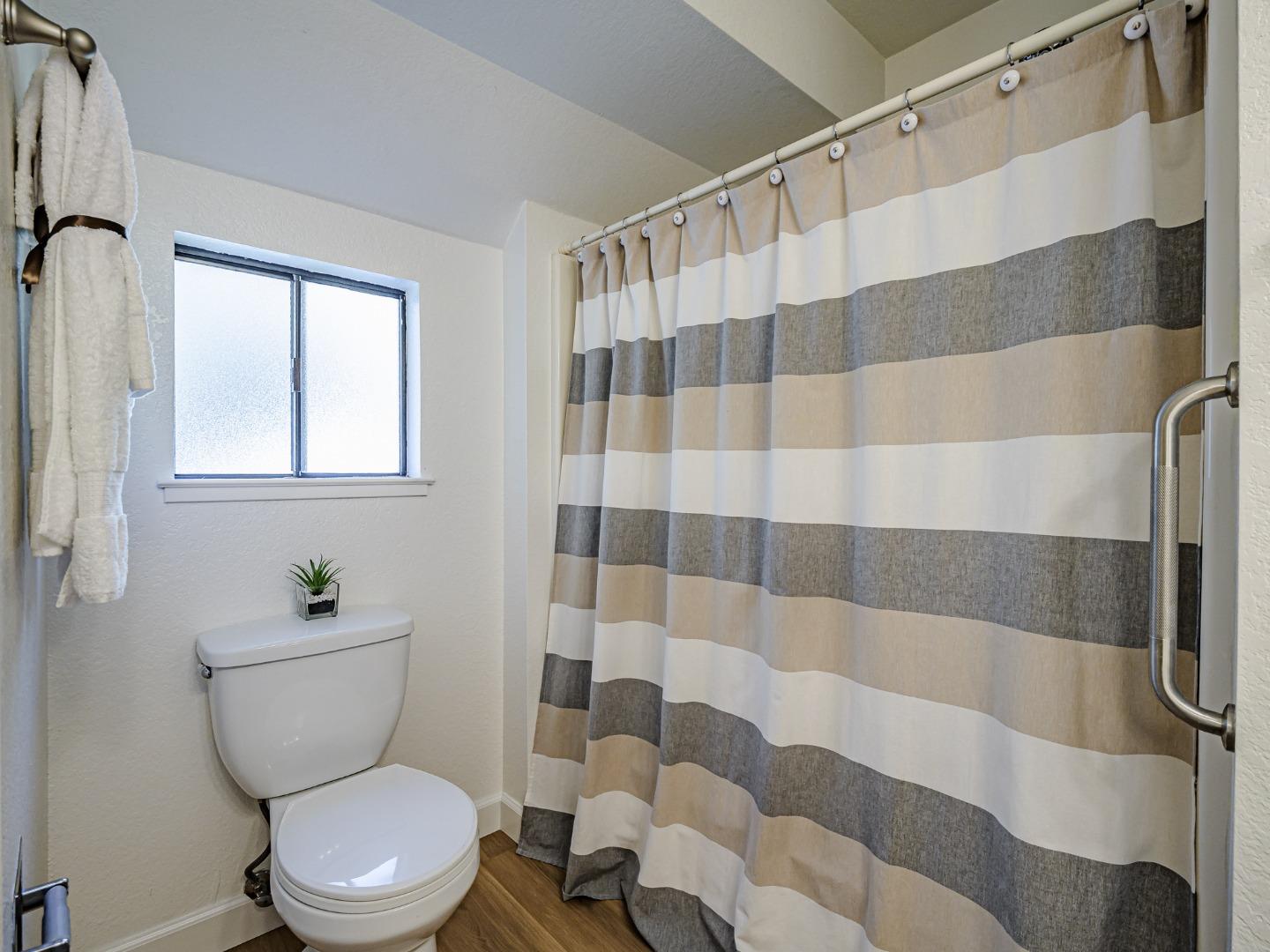 Detail Gallery Image 39 of 51 For 3518 Dover Dr, Santa Cruz,  CA 95065 - 3 Beds | 2/1 Baths