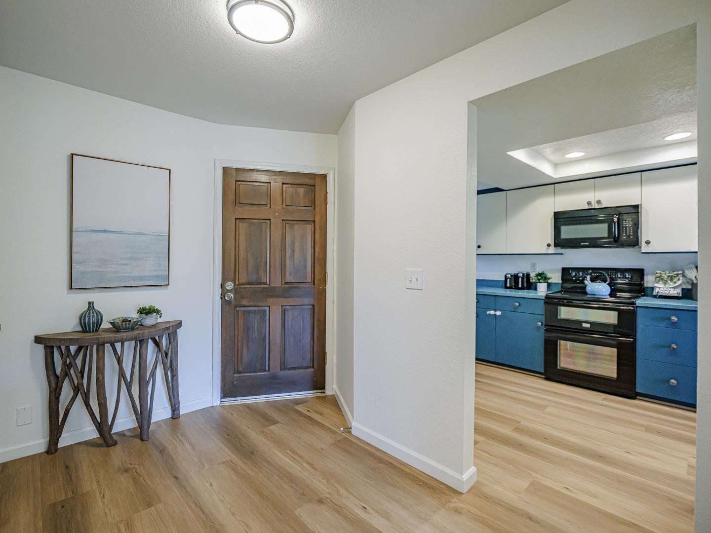 Detail Gallery Image 5 of 51 For 3518 Dover Dr, Santa Cruz,  CA 95065 - 3 Beds | 2/1 Baths