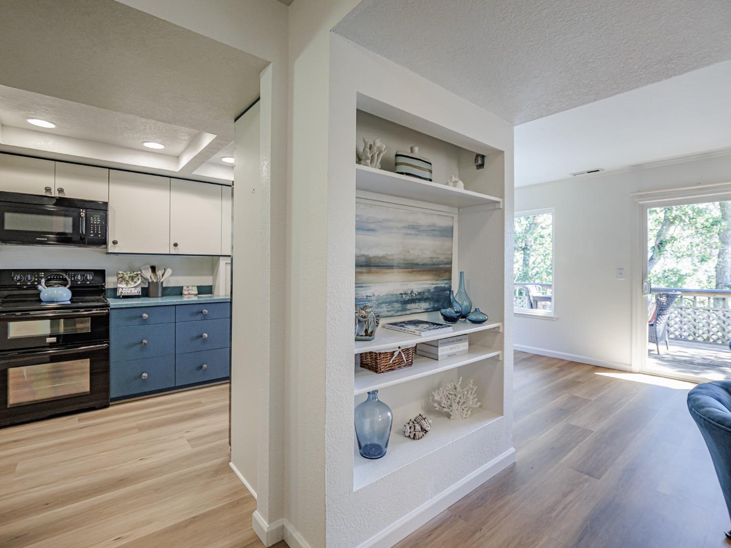 Detail Gallery Image 6 of 51 For 3518 Dover Dr, Santa Cruz,  CA 95065 - 3 Beds | 2/1 Baths