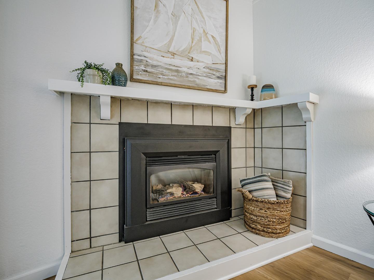 Detail Gallery Image 9 of 51 For 3518 Dover Dr, Santa Cruz,  CA 95065 - 3 Beds | 2/1 Baths