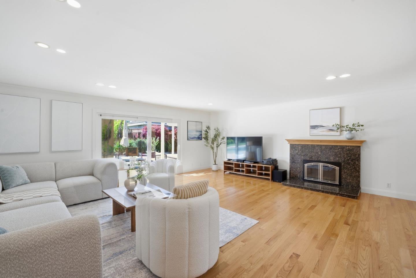 Detail Gallery Image 4 of 39 For 1495 Kimberly Ct, San Jose,  CA 95118 - 3 Beds | 2 Baths