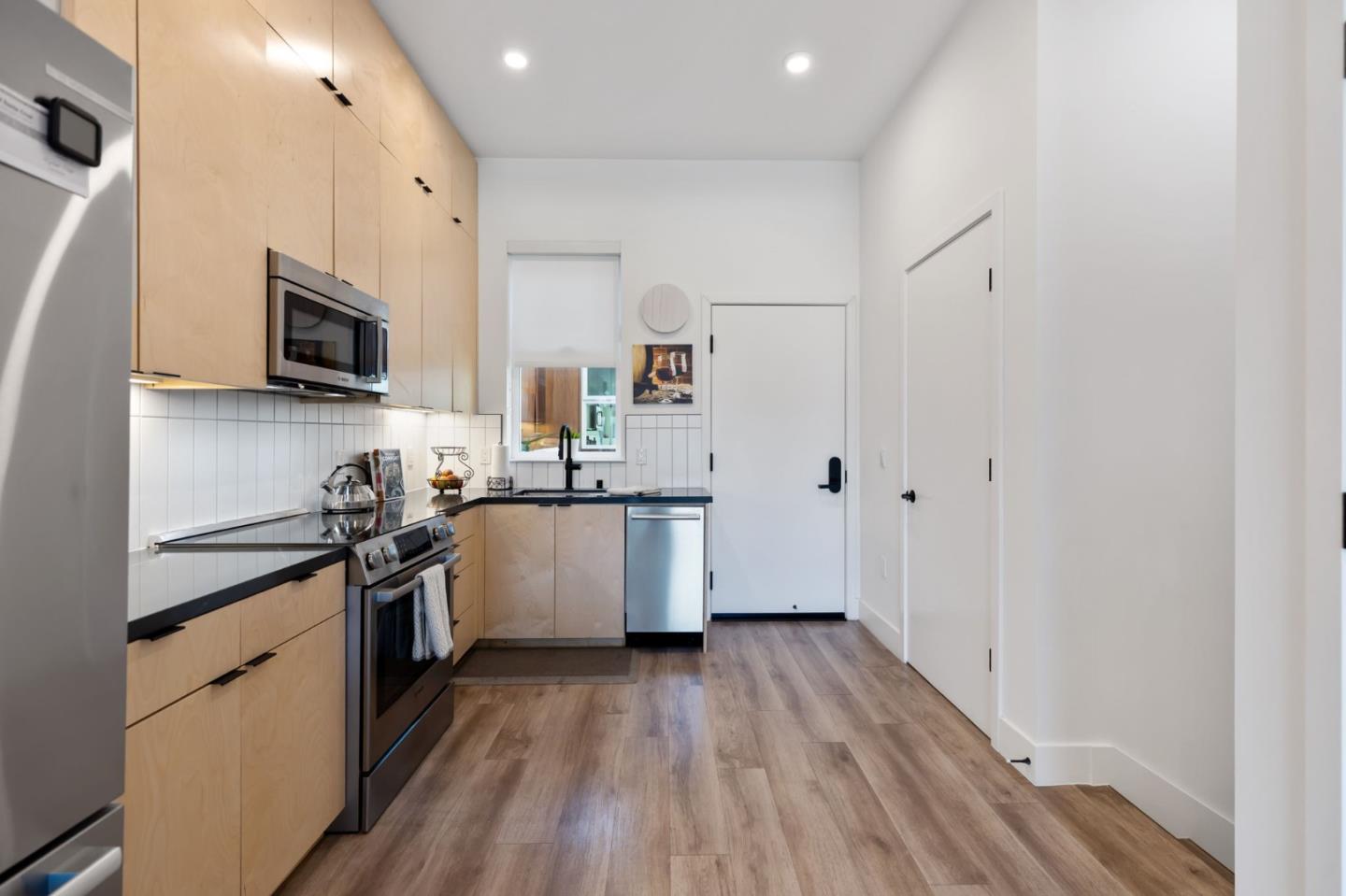 Detail Gallery Image 10 of 40 For 202 Panetta Ave #1,  Santa Cruz,  CA 95060 - 1 Beds | 2/1 Baths