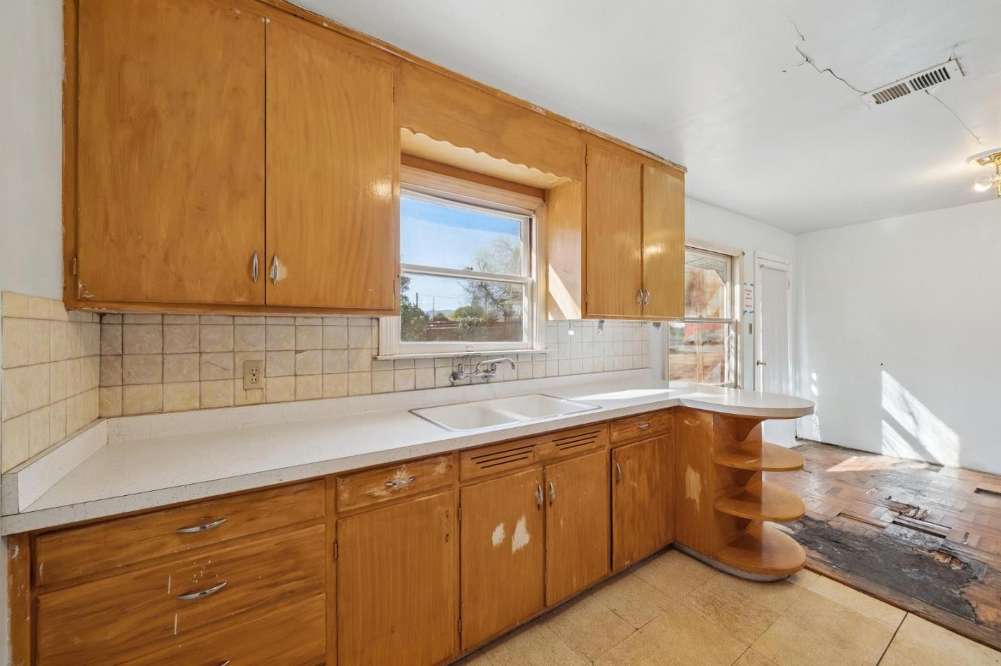 Detail Gallery Image 8 of 41 For 986 Bryant, Sunnyvale,  CA 94087 - 3 Beds | 1 Baths