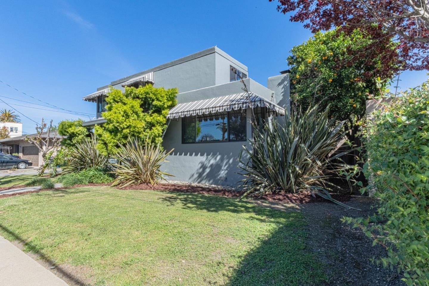 Detail Gallery Image 2 of 50 For 813 Pajaro St, Salinas,  CA 93901 - 4 Beds | 2 Baths