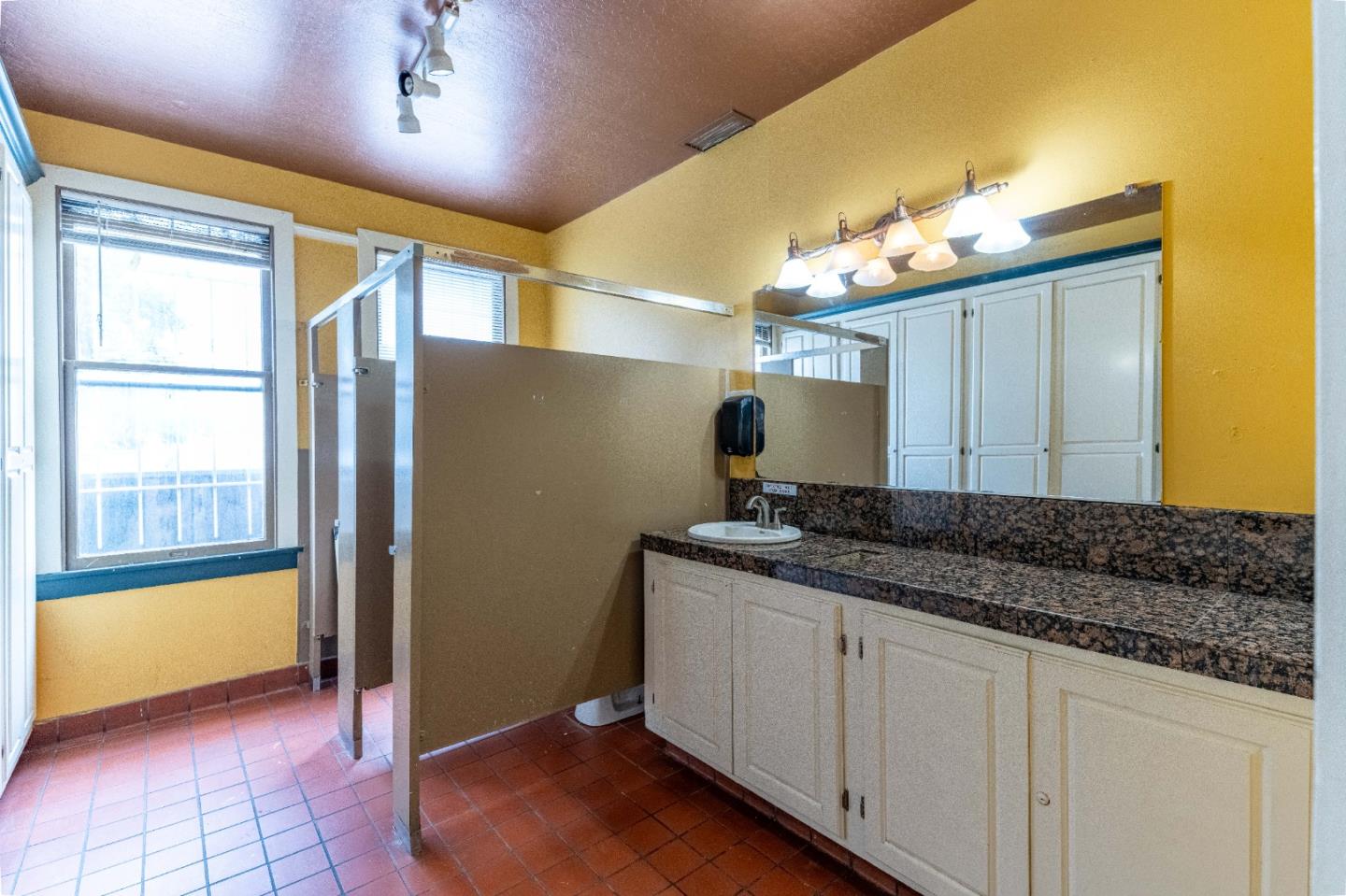 Detail Gallery Image 10 of 11 For 55 5th St, Gilroy,  CA 95020 - – Beds | – Baths