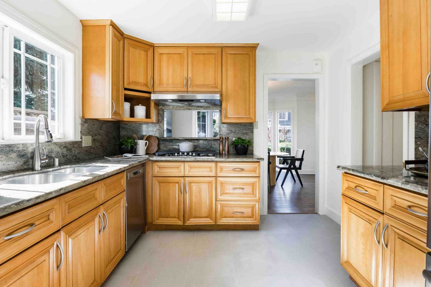 Detail Gallery Image 7 of 24 For 1637 Mariposa Ave, Palo Alto,  CA 94306 - 4 Beds | 2 Baths