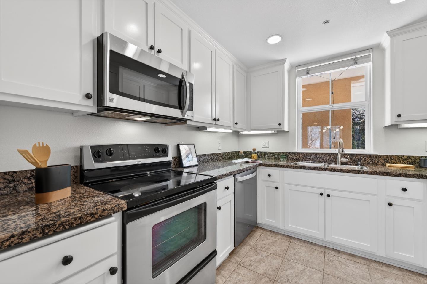 Detail Gallery Image 9 of 38 For 1390 Saddle Rack St #236,  San Jose,  CA 95126 - 1 Beds | 1 Baths