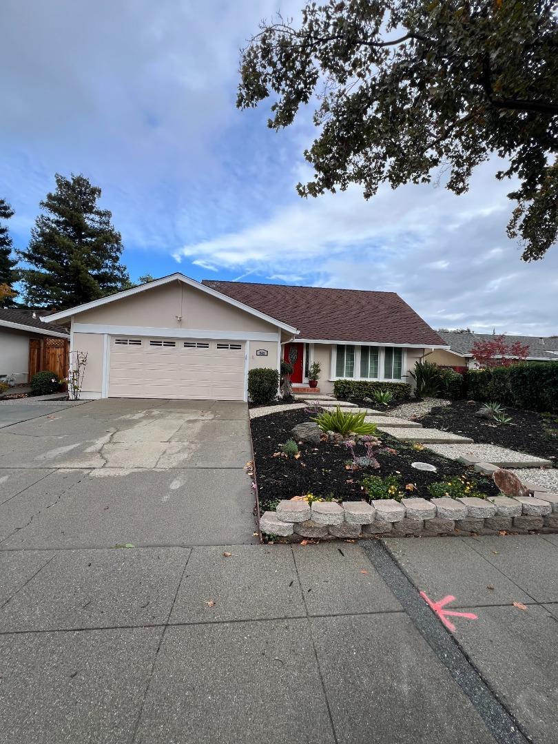 Detail Gallery Image 2 of 11 For 949 Aster Ct, Sunnyvale,  CA 94086 - 5 Beds | 2 Baths