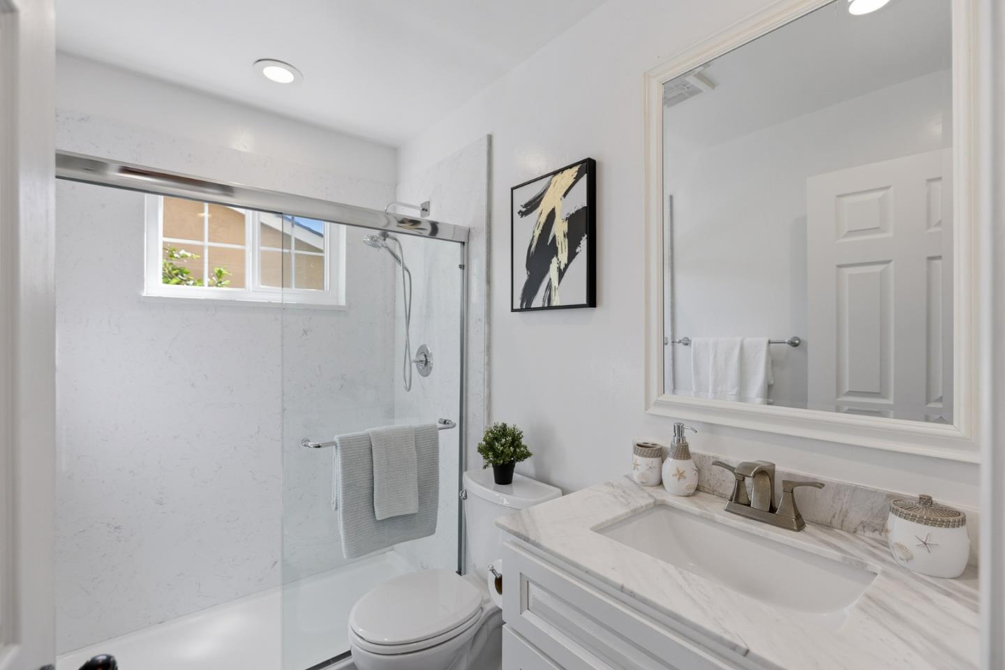 Detail Gallery Image 20 of 35 For 949 Aster Ct, Sunnyvale,  CA 94086 - 5 Beds | 2 Baths