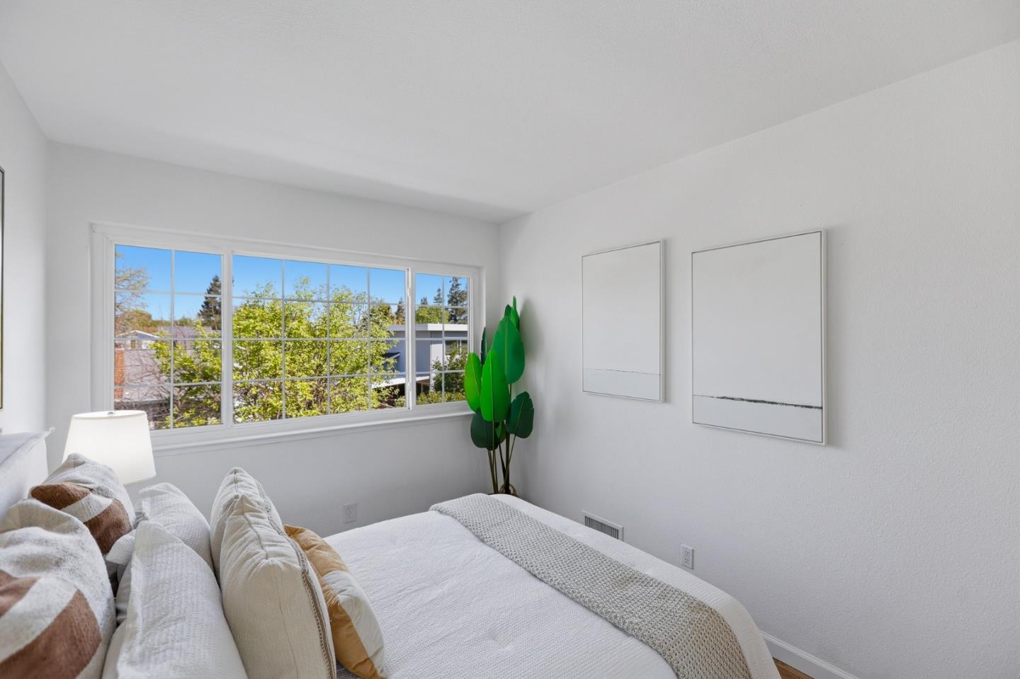 Detail Gallery Image 28 of 35 For 949 Aster Ct, Sunnyvale,  CA 94086 - 5 Beds | 2 Baths