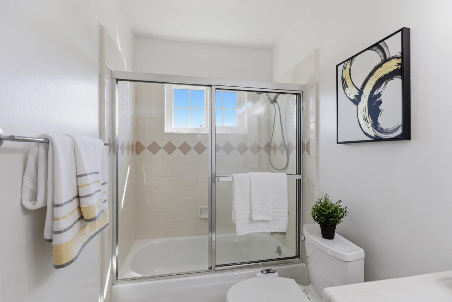 Detail Gallery Image 29 of 35 For 949 Aster Ct, Sunnyvale,  CA 94086 - 5 Beds | 2 Baths