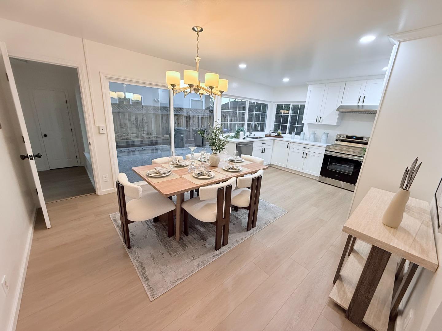 Detail Gallery Image 4 of 11 For 949 Aster Ct, Sunnyvale,  CA 94086 - 5 Beds | 2 Baths