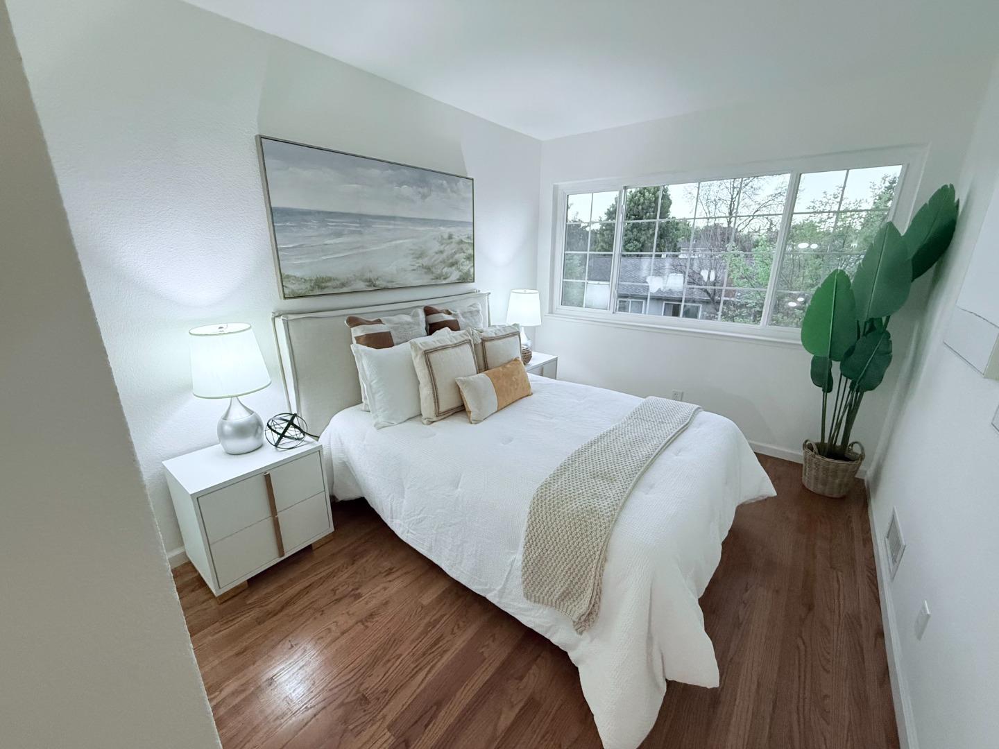 Detail Gallery Image 8 of 11 For 949 Aster Ct, Sunnyvale,  CA 94086 - 5 Beds | 2 Baths