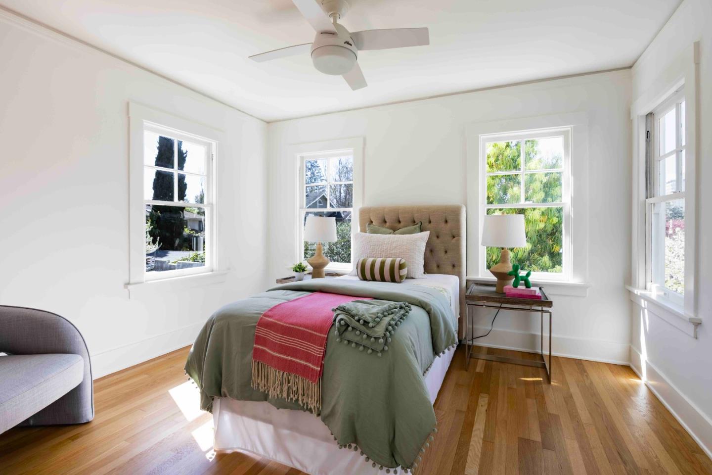 Detail Gallery Image 12 of 24 For 820 Hamilton Ave, Palo Alto,  CA 94301 - 4 Beds | 2 Baths