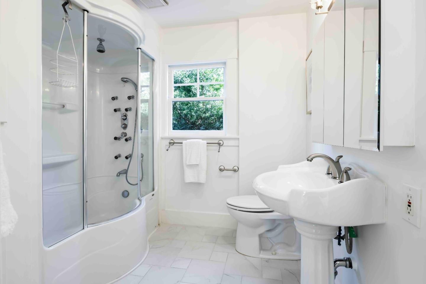 Detail Gallery Image 16 of 24 For 820 Hamilton Ave, Palo Alto,  CA 94301 - 4 Beds | 2 Baths