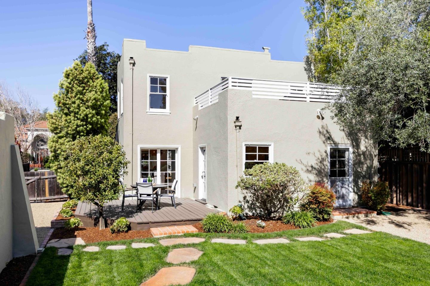 Detail Gallery Image 20 of 24 For 820 Hamilton Ave, Palo Alto,  CA 94301 - 4 Beds | 2 Baths