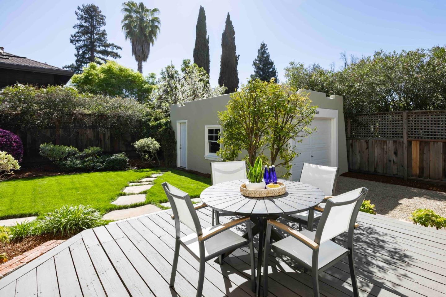 Detail Gallery Image 21 of 24 For 820 Hamilton Ave, Palo Alto,  CA 94301 - 4 Beds | 2 Baths