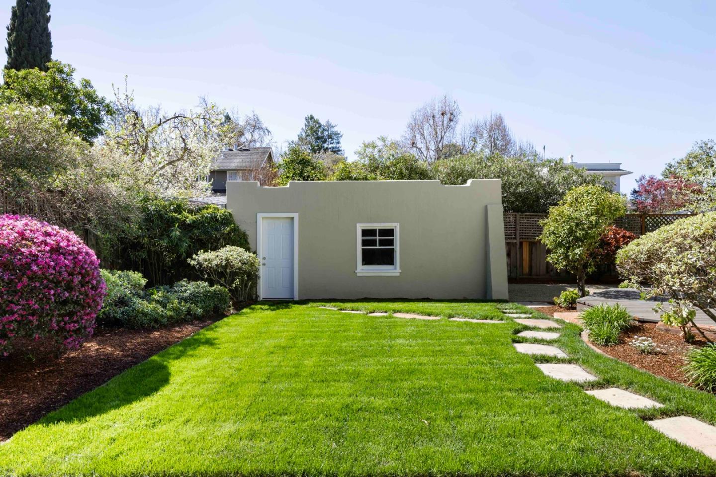 Detail Gallery Image 22 of 24 For 820 Hamilton Ave, Palo Alto,  CA 94301 - 4 Beds | 2 Baths