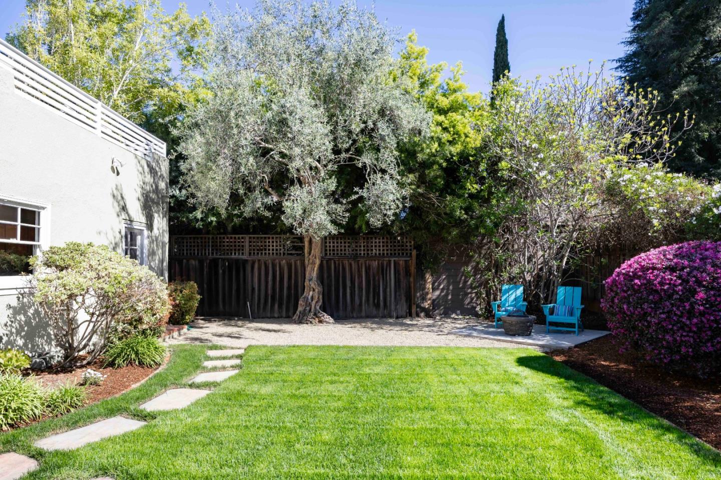 Detail Gallery Image 23 of 24 For 820 Hamilton Ave, Palo Alto,  CA 94301 - 4 Beds | 2 Baths