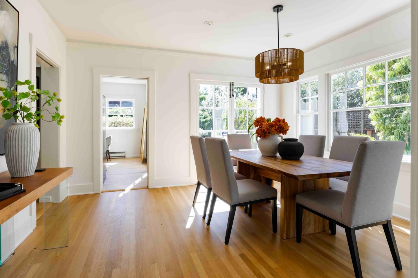 Detail Gallery Image 6 of 24 For 820 Hamilton Ave, Palo Alto,  CA 94301 - 4 Beds | 2 Baths