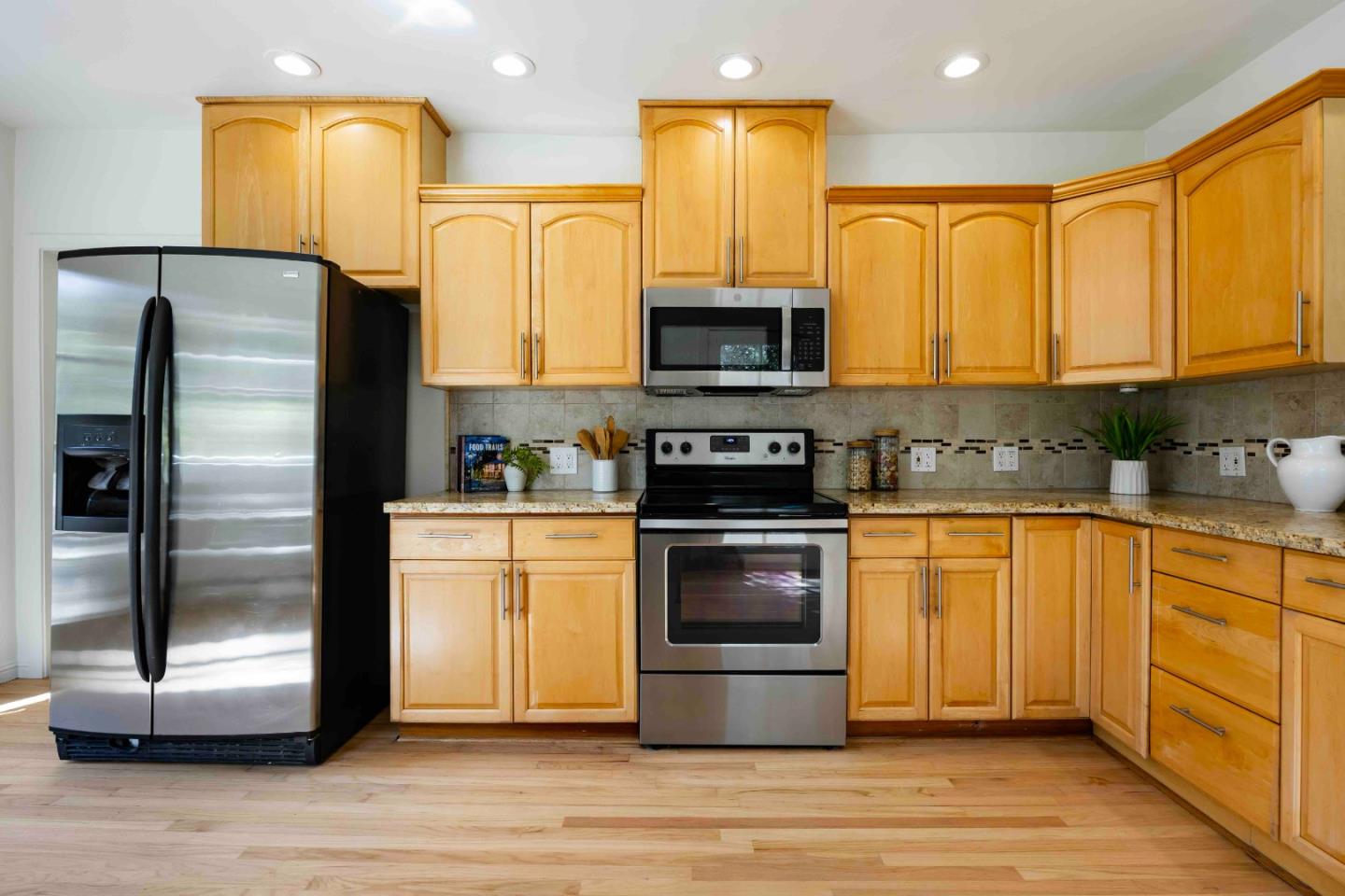 Detail Gallery Image 8 of 24 For 820 Hamilton Ave, Palo Alto,  CA 94301 - 4 Beds | 2 Baths