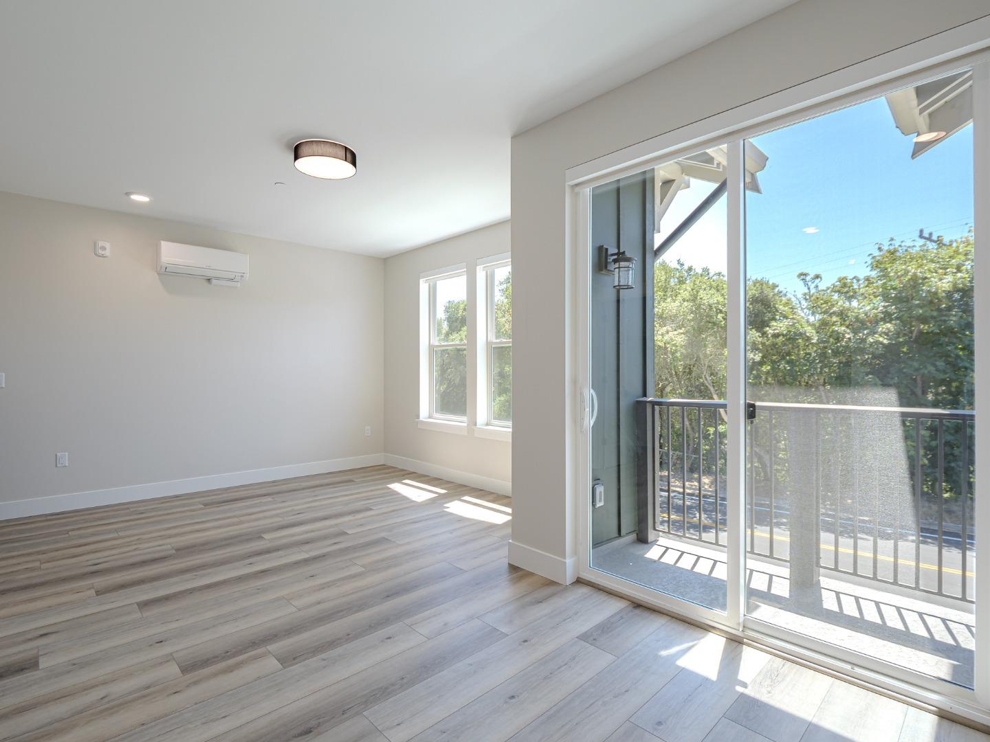 Detail Gallery Image 12 of 26 For 101 Aptos Village Way #1,  Aptos,  CA 95003 - 2 Beds | 2/1 Baths