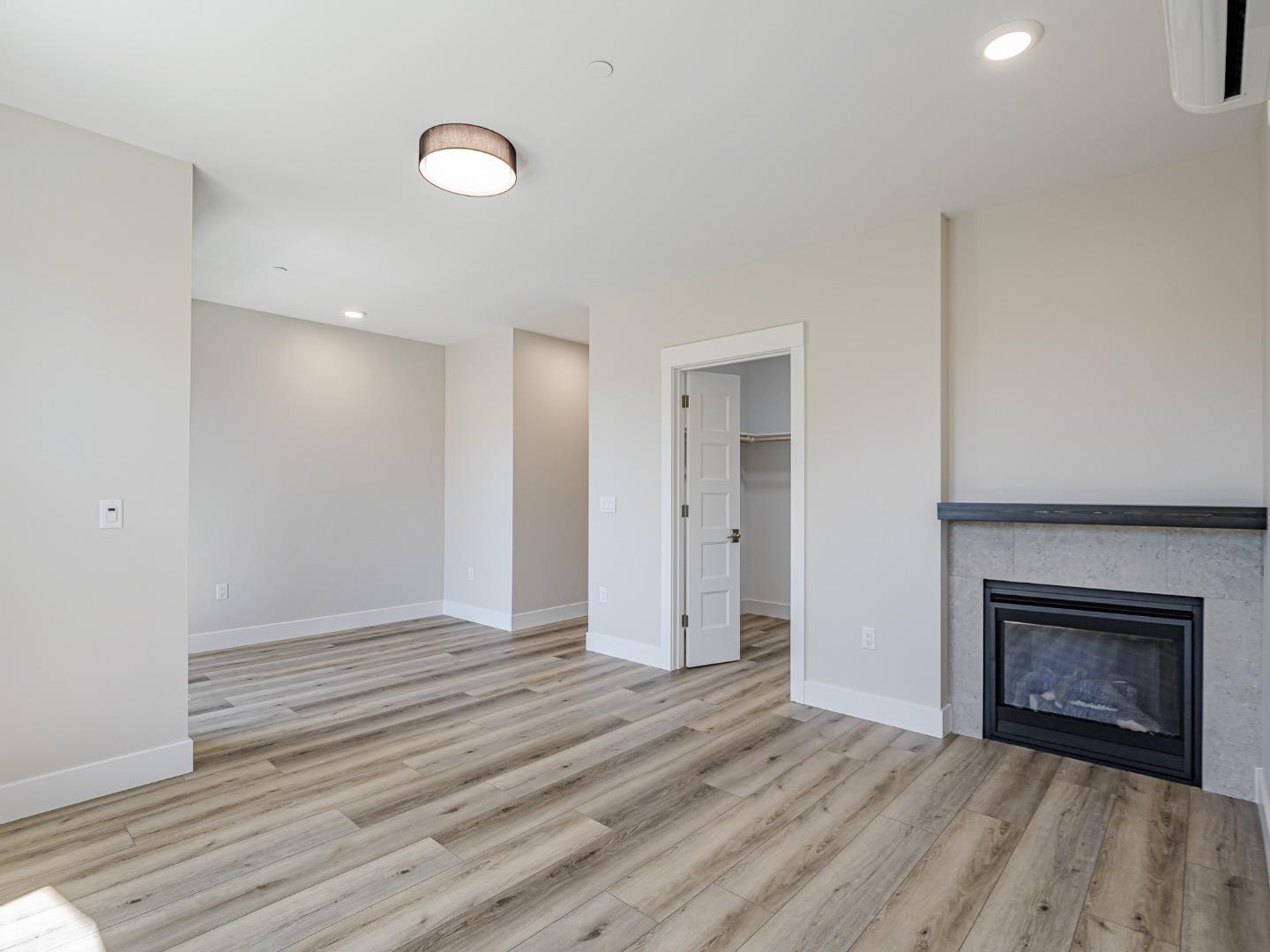 Detail Gallery Image 14 of 26 For 101 Aptos Village Way #1,  Aptos,  CA 95003 - 2 Beds | 2/1 Baths