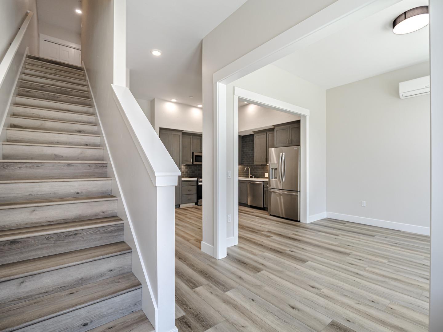 Detail Gallery Image 3 of 26 For 101 Aptos Village Way #1,  Aptos,  CA 95003 - 2 Beds | 2/1 Baths