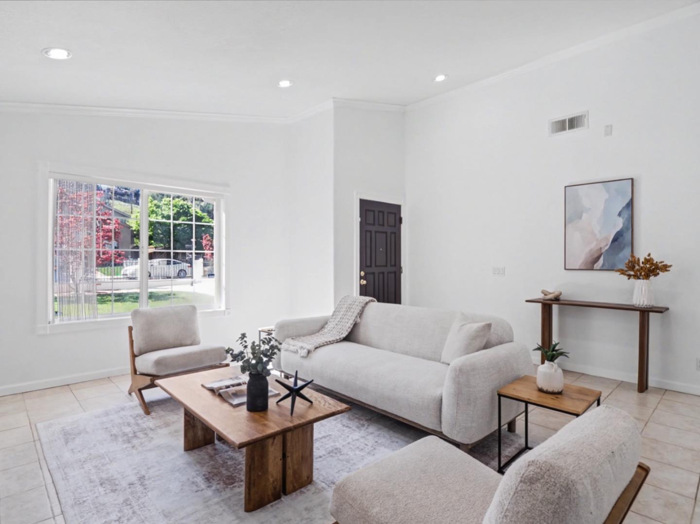 Detail Gallery Image 5 of 44 For 4950 Scarlett Way, San Jose,  CA 95111 - 3 Beds | 2 Baths