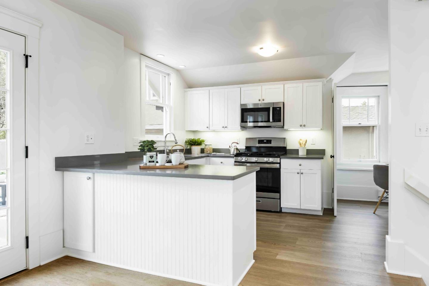 Detail Gallery Image 6 of 28 For 738-740 Webster St, Palo Alto,  CA 94301 - 5 Beds | 4 Baths