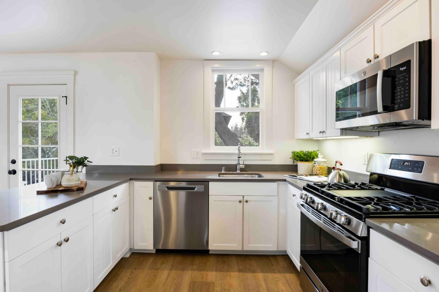 Detail Gallery Image 7 of 28 For 738-740 Webster St, Palo Alto,  CA 94301 - 5 Beds | 4 Baths